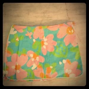 Lilly Pulitzer skort with side zipper and button